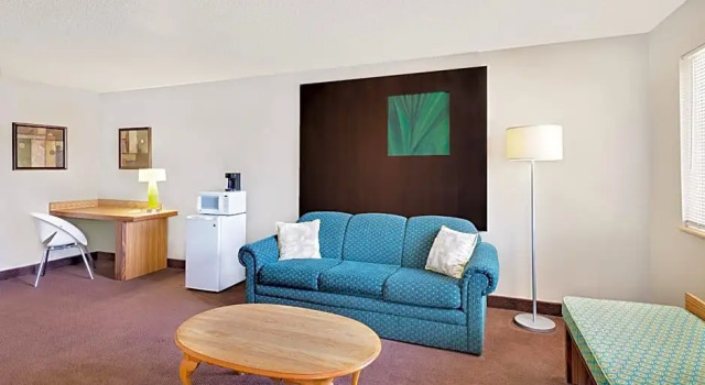 Люкс Super 8 by Wyndham Newburgh/West Point Stewart Intl Airport