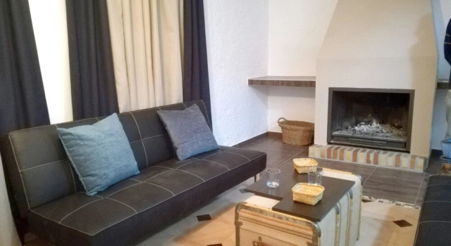 House With 3 Bedrooms in Zalea, With Wonderful City View, Enclosed Gar, Забронировать Отель Отели Писарра с парковкой, Парковка