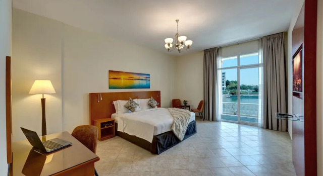 J5 Holiday Homes 3BR Apartment, Забронировать Апартаменты/квартира Дубай Эмират Дубай, рядом с Dubai Kartdrome