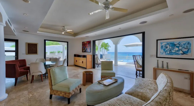 Direct Ocean Views and Beach Access, Swimming Pool, AC, Free Wifi, Near Shops & Restos, Prenota Villa Maho San Martino