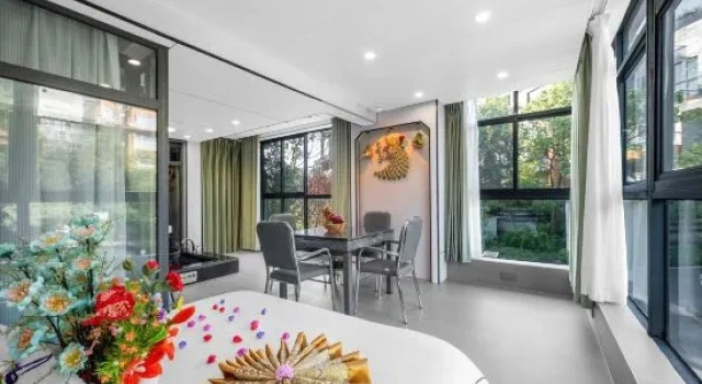 Люкс Deluxe с 2 комнатами с видом на озеро Lushan Xiangquanju • Luyin Hot Spring Homestay