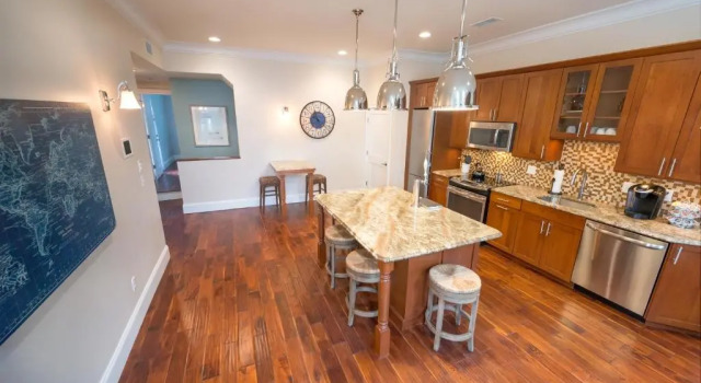 Апартаменты The Newport Lofts - 548 Thames Street