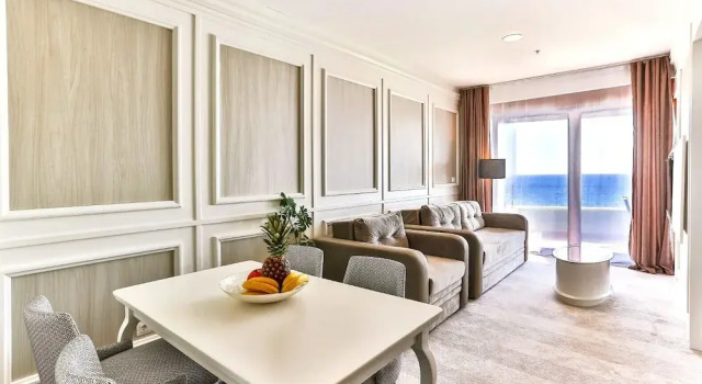 Люкс Royal Royalis Suites Rafailovici - Beachfront Sea View Apartments