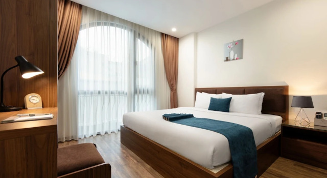 Апартаменты с видом на город La Batisse Inn Hotel Hanoi