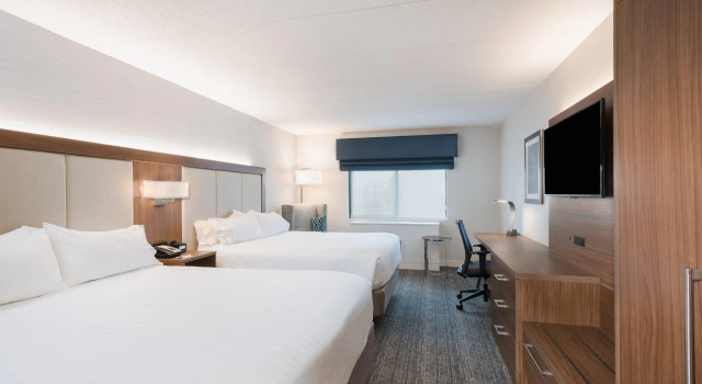 Четырёхместный номер Standard Holiday Inn Express Boston-Waltham by IHG