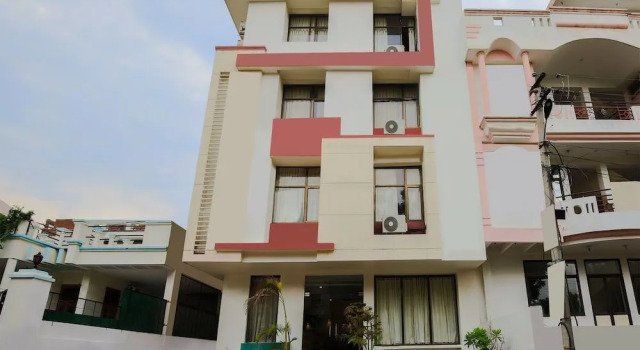OYO 15782 Hotel Royal Residency