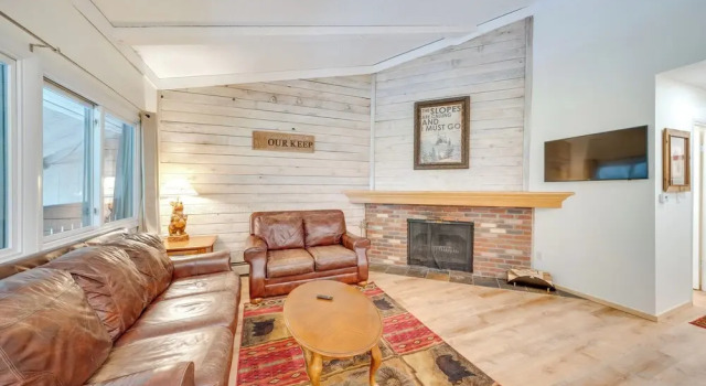 Апартаменты Near Hiking: Renovated Breck Condo w/ Tennis Court