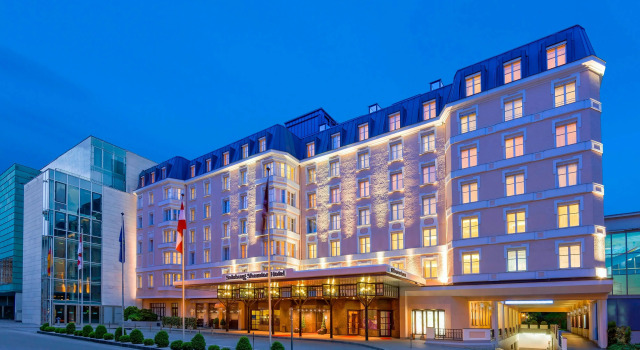 Sheraton Grand Salzburg, Забронировать Отель Бизнес-отели Окрестностей Зальцбурга, рядом с Аббатство Святого Петра, 4* 5*