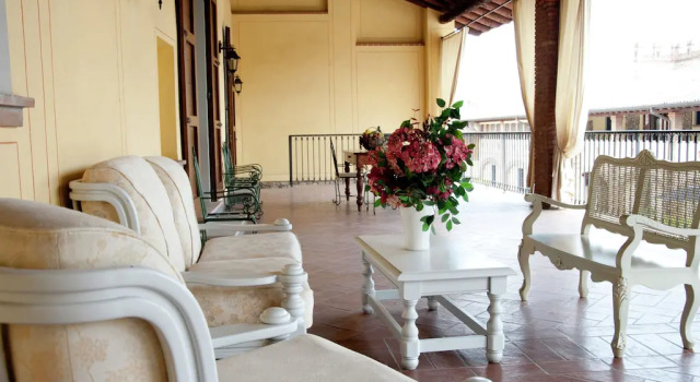 Snug Apartment in Monticelli Brusati near lake Iseo, Buchen Sie Ferienwohnung Iseo Iseosee