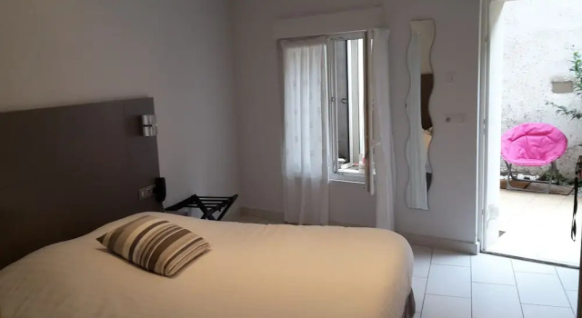 Двухместный номер Standard с балконом и с видом на внутренний двор Hotel Le Grand Pavois