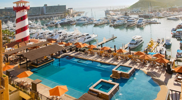 Кровать в общем номере Hotel Tesoro Los Cabos