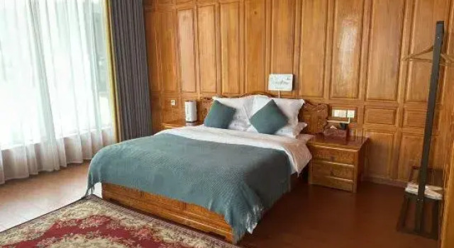 Люкс Deluxe Shangri-La Blun Tusiyuan Homestay