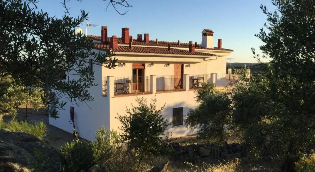 Casa Rural Finca Flores Amarillas, Book Bed and Breakfast Hotels in Extremadura with a Pool, Swimming Pool