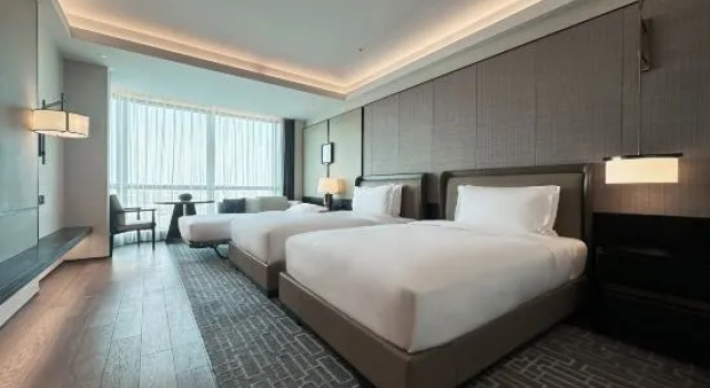 Трёхместный семейный номер Deluxe Empark Grand Hotel Beijing