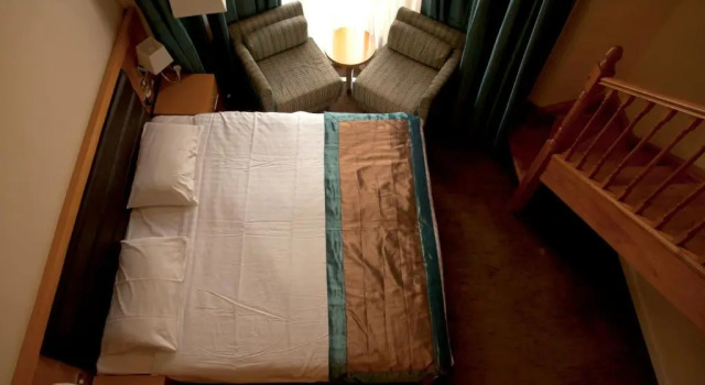 Полулюкс Cromwell Hotel