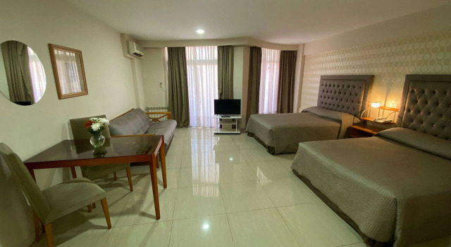 Hotel Howard Johnson Rosario, Rezervovat Hotel Hotely v Rosario s bazénem, Bazén