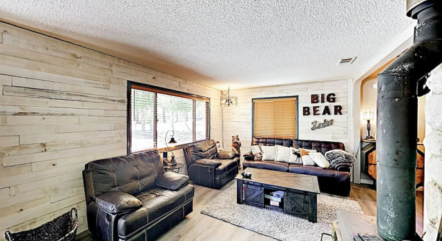 New Listing! Foxy Bear - Relaxing Woodsy 2 Bedroom Cabin, Rezerwuj Dom wakacyjny Big Bear Lake Stany Zjednoczone