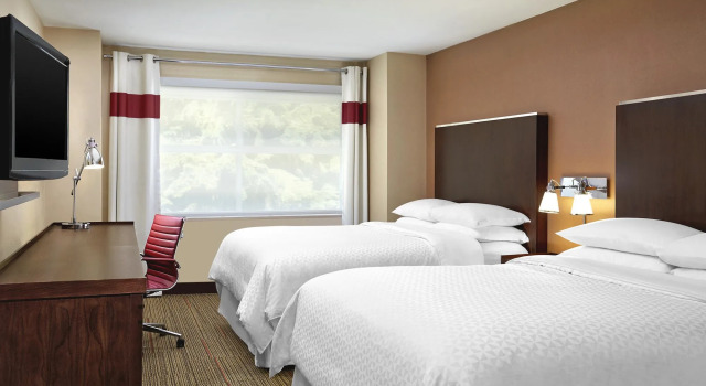 Four Points by Sheraton Surrey, Забронировать Отель Отели Суррей с бассейном, Бассейн