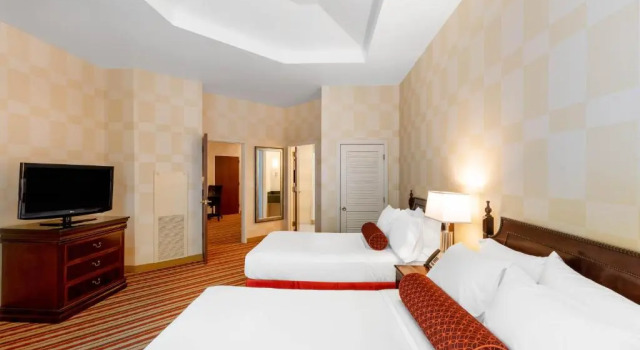 Четырёхместный люкс c 1 комнатой Wyndham Grand Oklahoma City Downtown