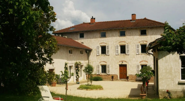 Le Clos Des Rêves, Book Bed and Breakfast Hoteller i Rhône-Alps med parkering, Parkering
