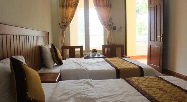 Трёхместный номер Deluxe с красивым видом из окна Hoa Binh Hotel Quang Binh