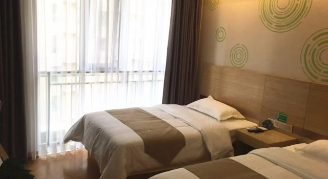 Greentree Inn Chengde Development Zone University City Express Hotel, Book Hotel Hoteller i Chengde med pool, Swimmingpool