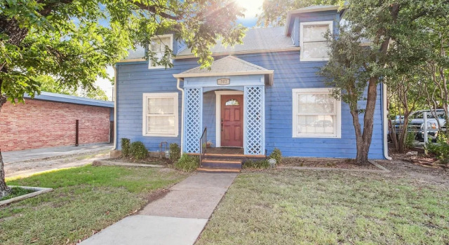 The Old Downtown Historic Grand Prairie House 4 Bedroom Home by RedAwning