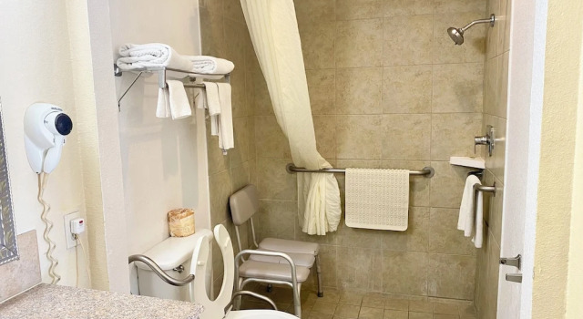 Двухместный номер Standard с балконом Super 8 by Wyndham Albuquerque Downtown