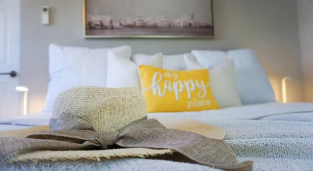 Коттедж The Beach House at Seascape Steps from the Beach, Marina and Shops!