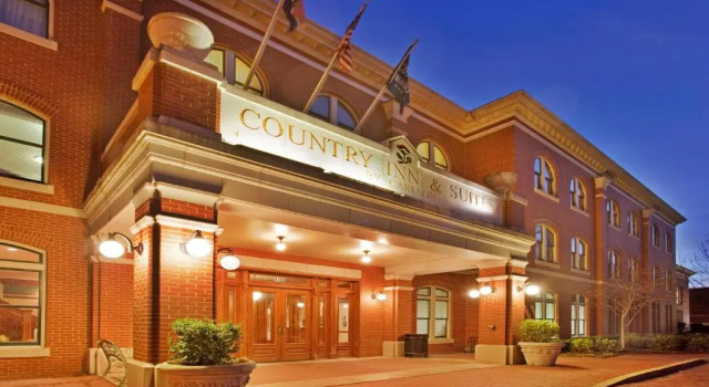 Люкс Country Inn & Suites by Radisson, St Charles Historic District