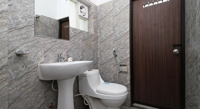 The Reverend by OYO Rooms, Rezervovat Hotel Déhrádún Uttarakhand