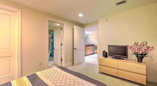 Апартаменты с 2 комнатами с балконом Beachfront Traverse City Resort Condo w/ Pool