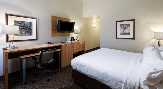 Номер Standard Holiday Inn Savannah Historic District by IHG