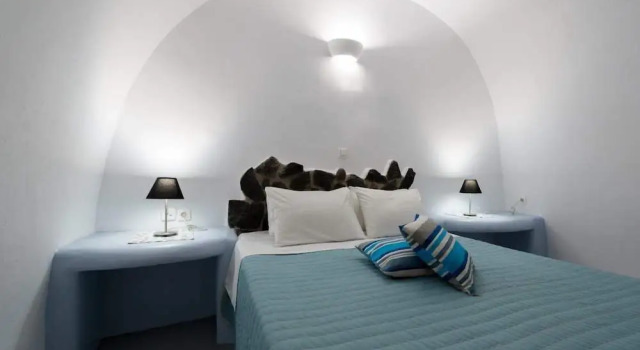 Fira White Residence