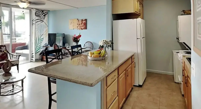 Номер Standard с 2 комнатами с балконом Island Surf 312 by Maui Rental Group