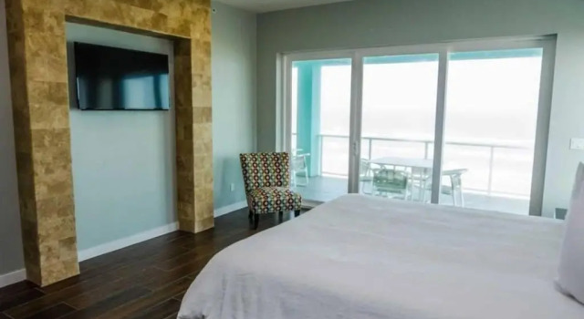 5 BEDROOM BEACHFRONT CONDO - 4th Floor