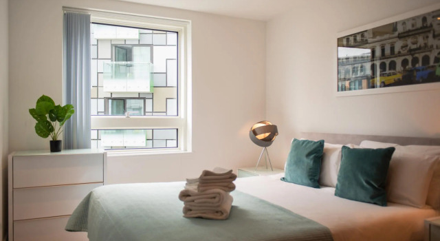 One Bed Apt in Lincoln Plaza, Canary Wharf, Забронировать Отель Лондон Большой Лондон, рядом с Кенари Уорф
