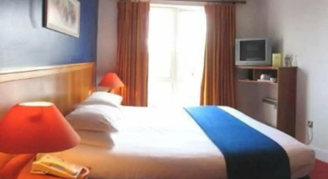 Days Inn Rathmines, Забронировать Отель Отели Дублина с парковкой, рядом с Больница заболеваний глаза и уха имени Королевы Виктории, Парковка