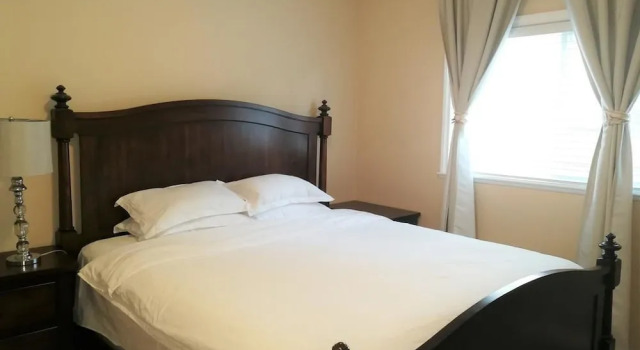 Near the Richmond downtown/private entrance by Elevate Rooms, Réserver Hôtel Richmond Lower Mainland