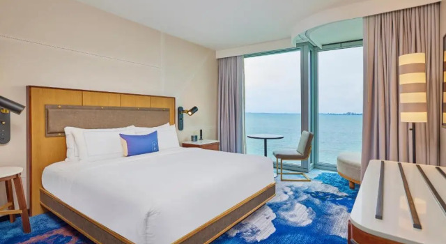 Номер Mobility/hearing accessible Sable At Navy Pier Chicago, Curio Collection By Hilton