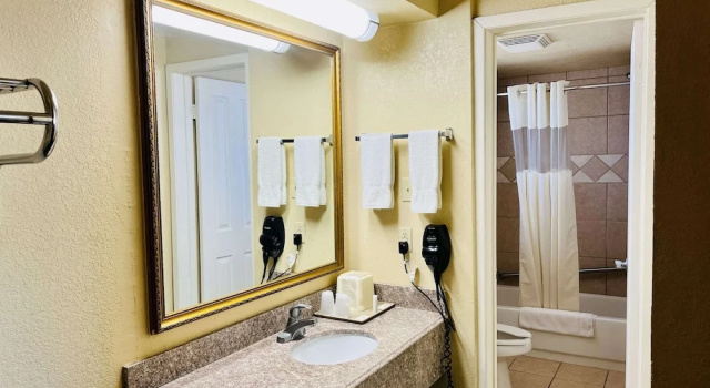 Standard Vierer Zimmer Econo Lodge Del Rio