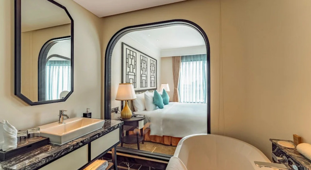 Двухместный люкс Charmant Suites a Boutique Hotel Can Tho