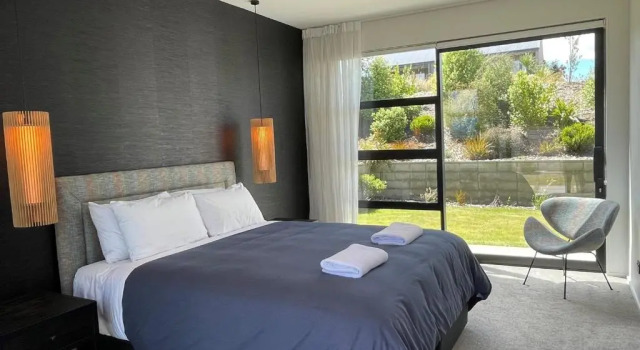 Коттедж Luxurious Lake and Alpine Views