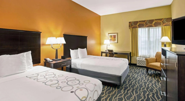 Четырёхместный номер Standard La Quinta by Wyndham Tulsa Airport / Expo Square