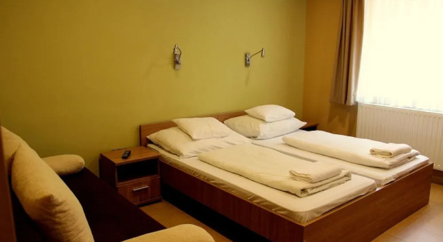 BF Hotel, Забронировать Отель Балатонфельдвар Шомодь, рядом с Balatonföldvár port