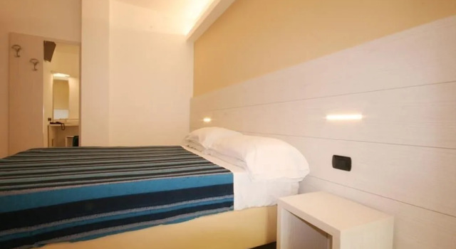 Hotel Sans Souci, Забронировать Отель Отели Маребелло с парковкой, Парковка