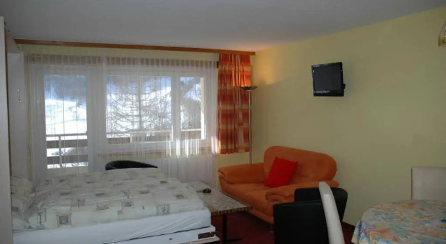 ABA-Sporting Apartment House, Забронировать Апартаменты/квартира Отели Лейкербад с парковкой, рядом с Горнолыжный подъемник Геммибан, Парковка