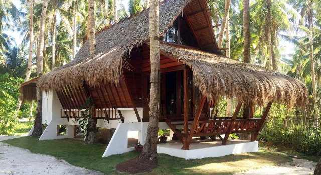 Кровать в общем номере Harana Surf Resort
