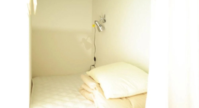 bnb+ SHINJYUKU Yotsuya Ikebana Okina - Hostel, Забронировать Хостел Синдзюку Токио, рядом с Железнодорожная станция Сэндагая