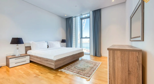 Beautiful Large 3 B/R Apt in BlueWaters Island